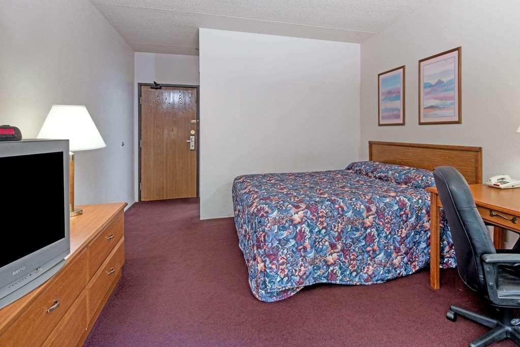 Super 8 By Wyndham Groton Hotel Bilik gambar