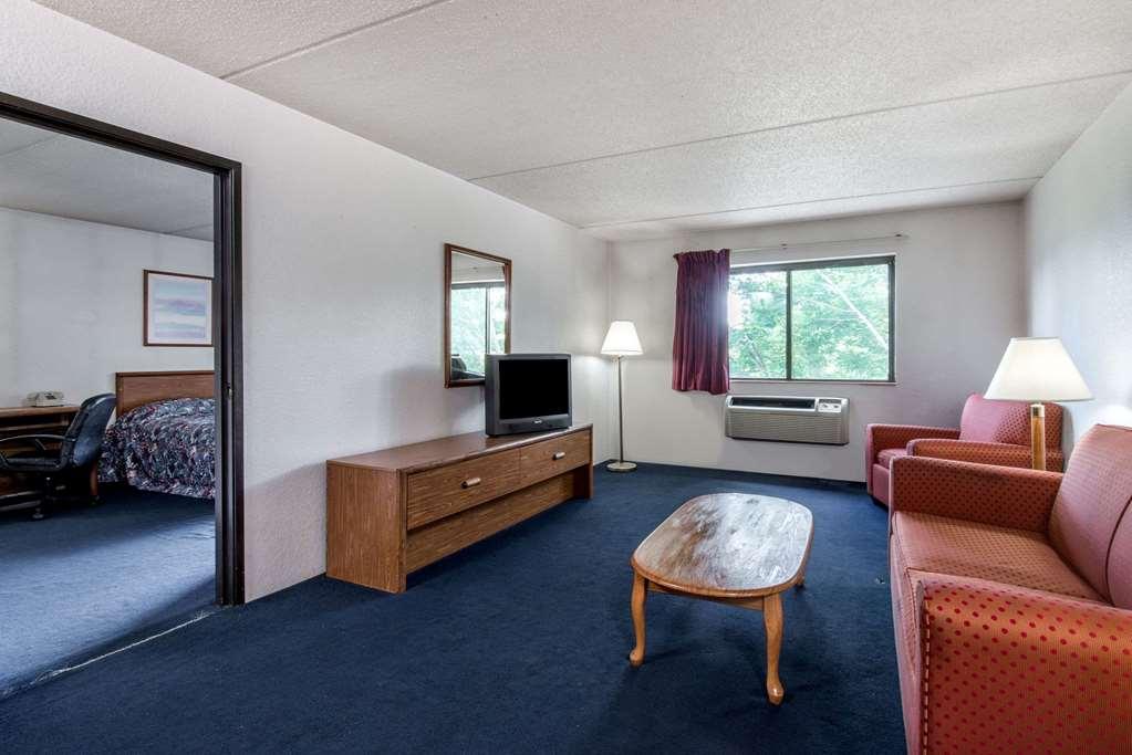 Super 8 By Wyndham Groton Hotel Bilik gambar